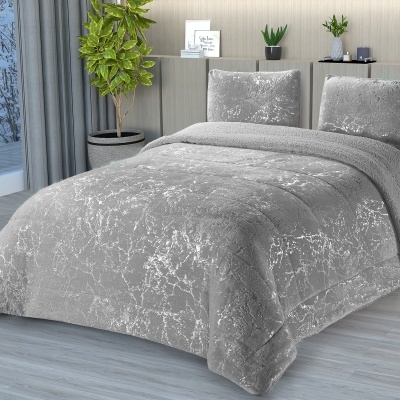 Conjunto de cama cinzento com padrão marmoreado prateado e textura felpuda