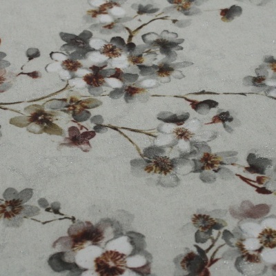Pano floral cinzento com flores castanhas e brancas