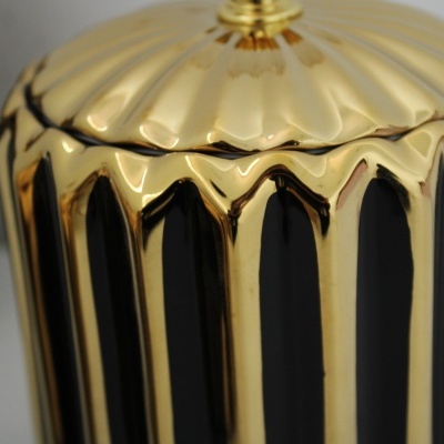 Frasco decorativo dourado e preto com tampa