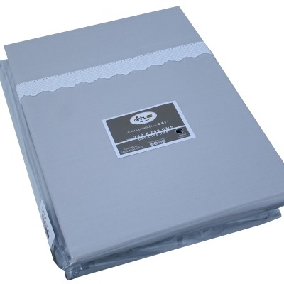 Conjunto de lençóis cinza com renda branca e rótulo Artex