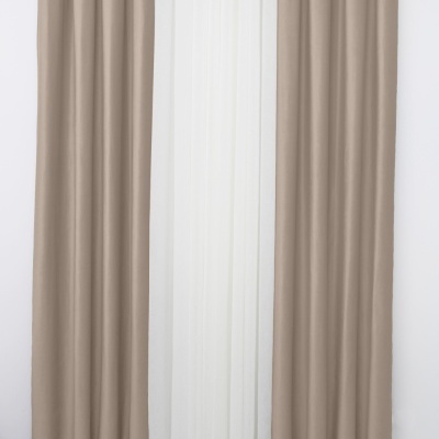 Cortinas bege opacas com cortina branca translúcida interna