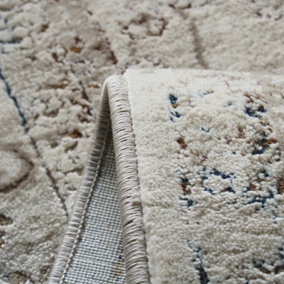 tapete de piso bege com padrão abstrato azul e castanho