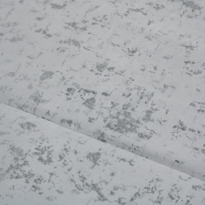 Tecido branco com padrão prateado irregular e textura brilhante