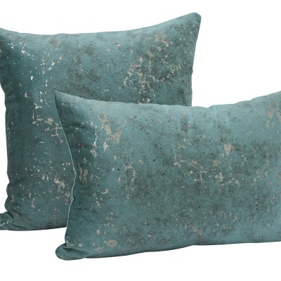 Conjunto de duas almofadas decorativas azul esverdeado com padrão abstrato