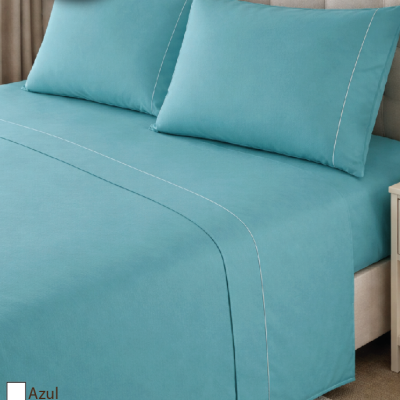 Conjunto de roupa de cama azul com detalhes em linha branca