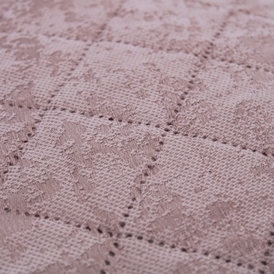 tecido têxtil rosa com padrão de quadrados e textura floral