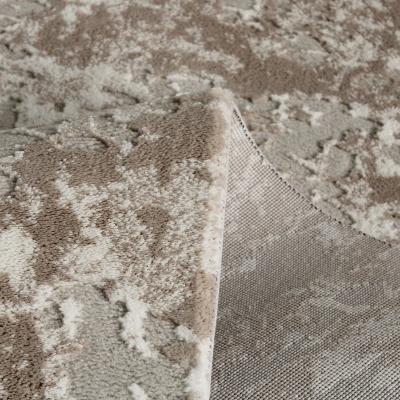 Tapete beige com padrão abstrato e relevo