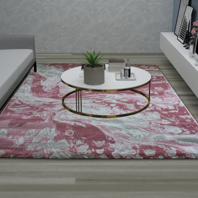 Tapete decorativo rosa e cinza com mesa de centro branca e plantas numa sala moderna