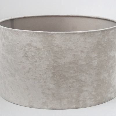 Abajur com cúpula cinzenta em tecido aveludado