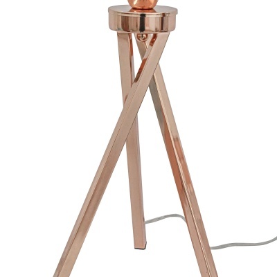 Candeeiro de pé metálico cor cobre com três pernas e soquete branco