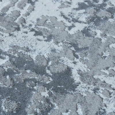 Tapete cinzento com padrão abstrato em vários tons de cinza