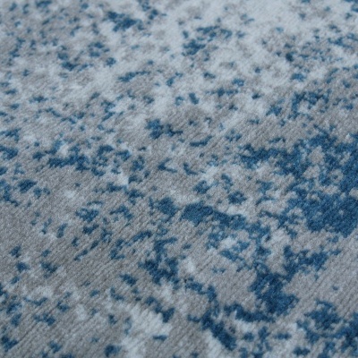 Tapete azul e cinza com padrão abstrato e textura felpuda