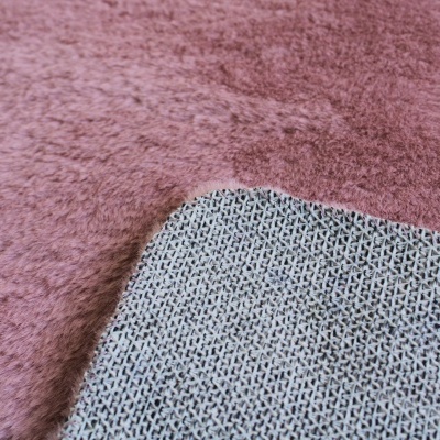 Tapete felpudo cor de rosa com verso antiderrapante cinza