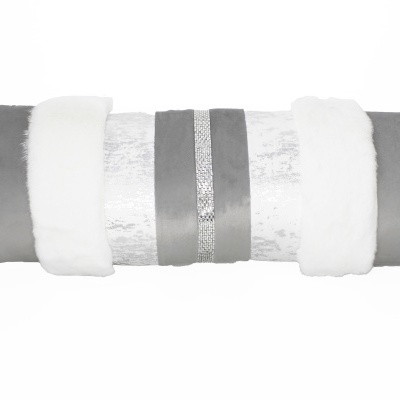 Travesseiro decorativo cinza e branco com texturas variadas