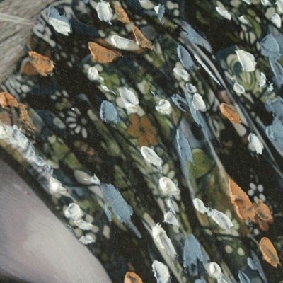 Têxtil com padrão floral abstrato em fundo escuro