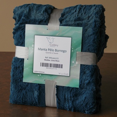 Manta azul escura de pêlo com etiqueta Colibry