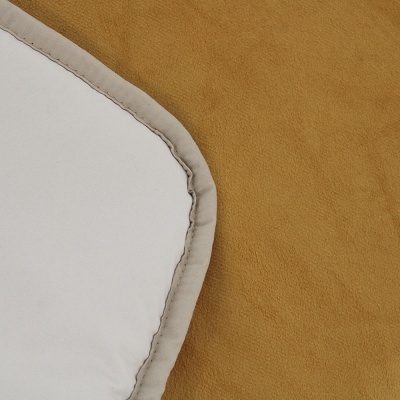 tecidos branco e amarelo mostarda com textura suave