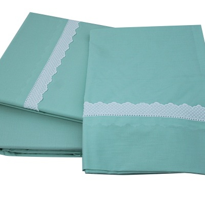 Conjunto de roupa de cama azul-petróleo com renda branca