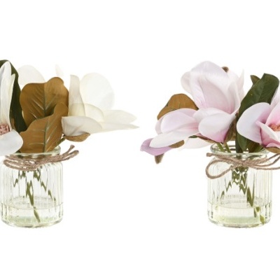 Duas composições florais artificiais em vasos de vidro com cordão de ráfia.