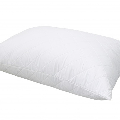 Travesseiro branco com padrão quadrado costurado em fundo branco