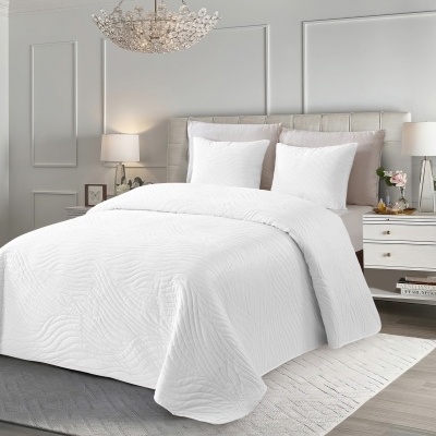 Colcha branca texturizada para cama em quarto minimalista cinza e branco