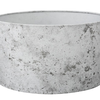 Vaso cilíndrico em cimento cinza claro com textura manchada