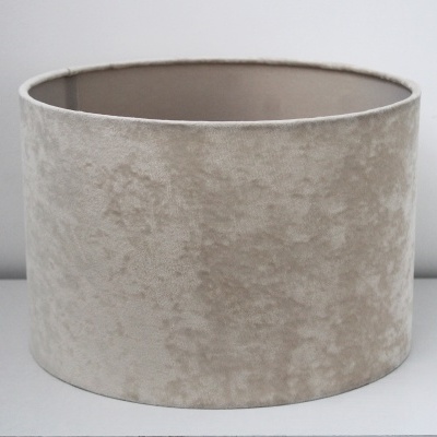 Abajur cilíndrico de veludo cinza claro