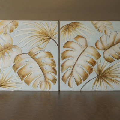 Dois quadros decorativos com folhas tropicais douradas e bege em fundo branco