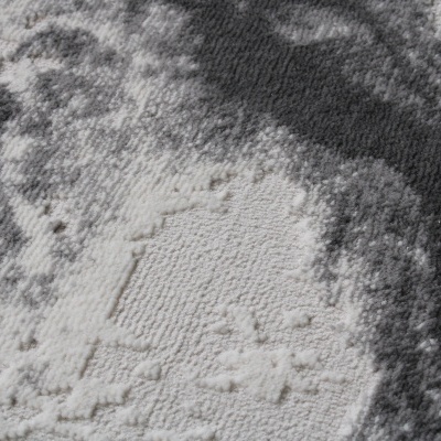 Tapete cinza e branco com padrão abstracto e textura felpuda