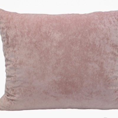Almofada retangular rosa claro em tecido aveludado