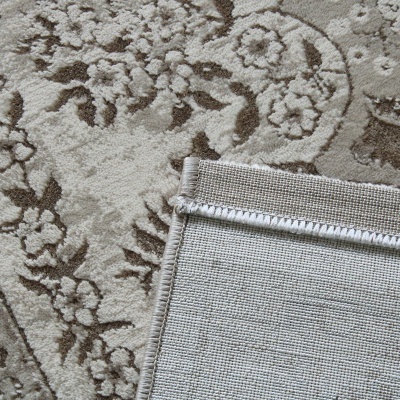 Tapete floral creme e castanho com costura branca
