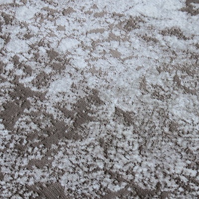 Tapete cinza e branco com padrão abstrato em relevo