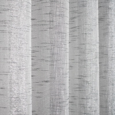 Cortinas transparentes de tecido branco com textura e linhas cinza