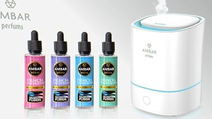 Difusor branco com detalhe azul claro e quatro frascos coloridos AMBAR perfums
