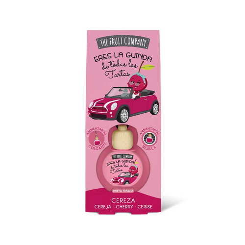 Frasco de perfume de carro sabor cereja com embalagem rosa e ilustração de cereja a conduzir um carro.