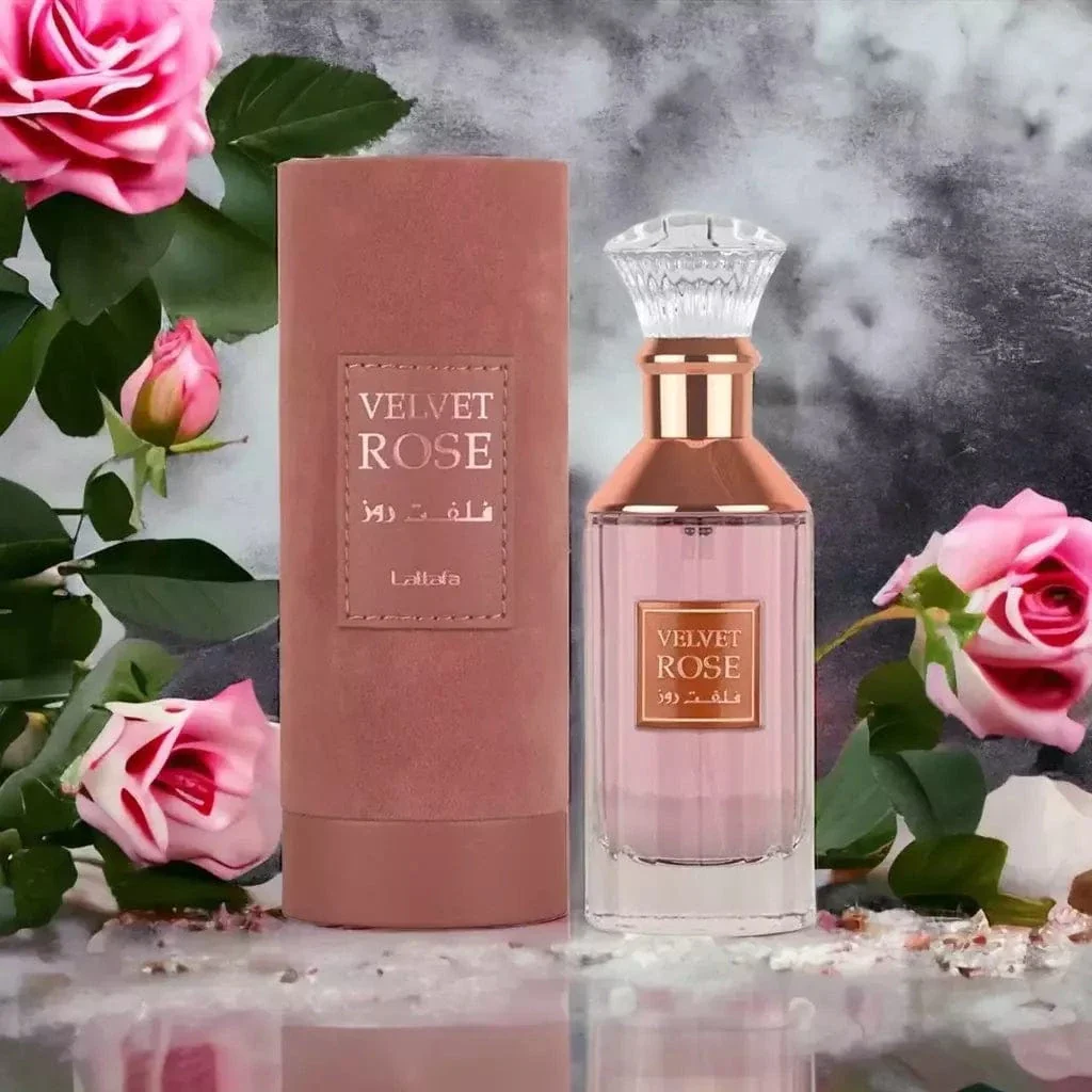 Frasco e embalagem de perfume rosa Velvet Rose com rosas ao redor
