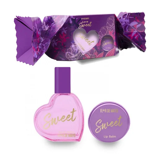 Produto doce embalado, perfume rosa em forma de coração e bálsamo labial roxo