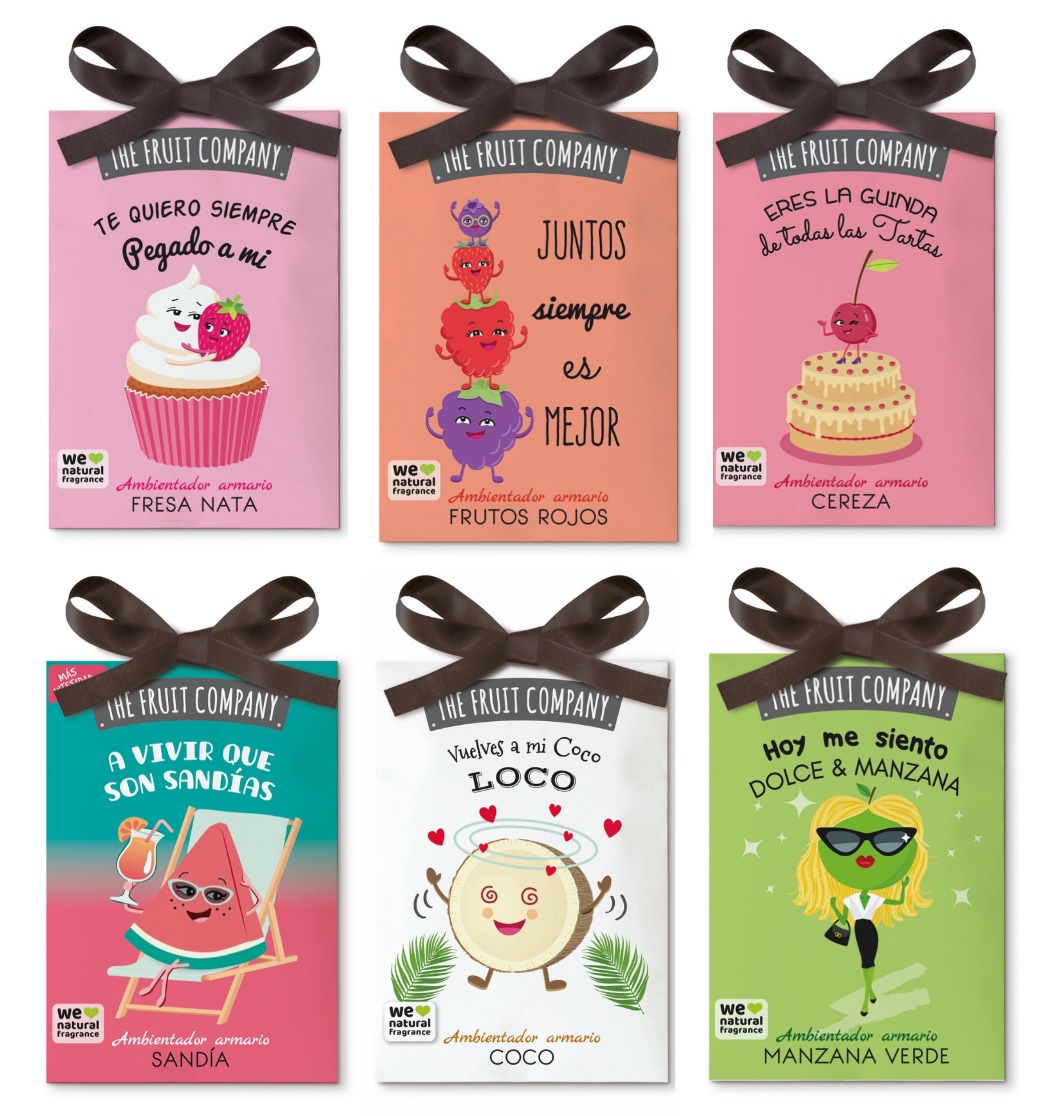 Embalagens coloridas de ambientadores aromáticos com frutas e texto em espanhol