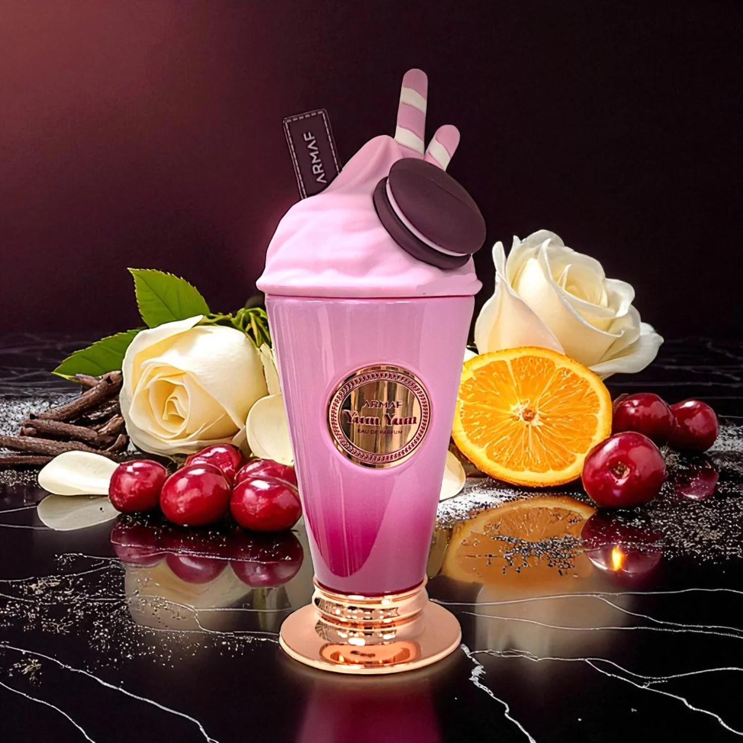 Frasco perfume Armaf Yum Yum em forma de copo rosa com chantilly e decoração de biscoito e palitos