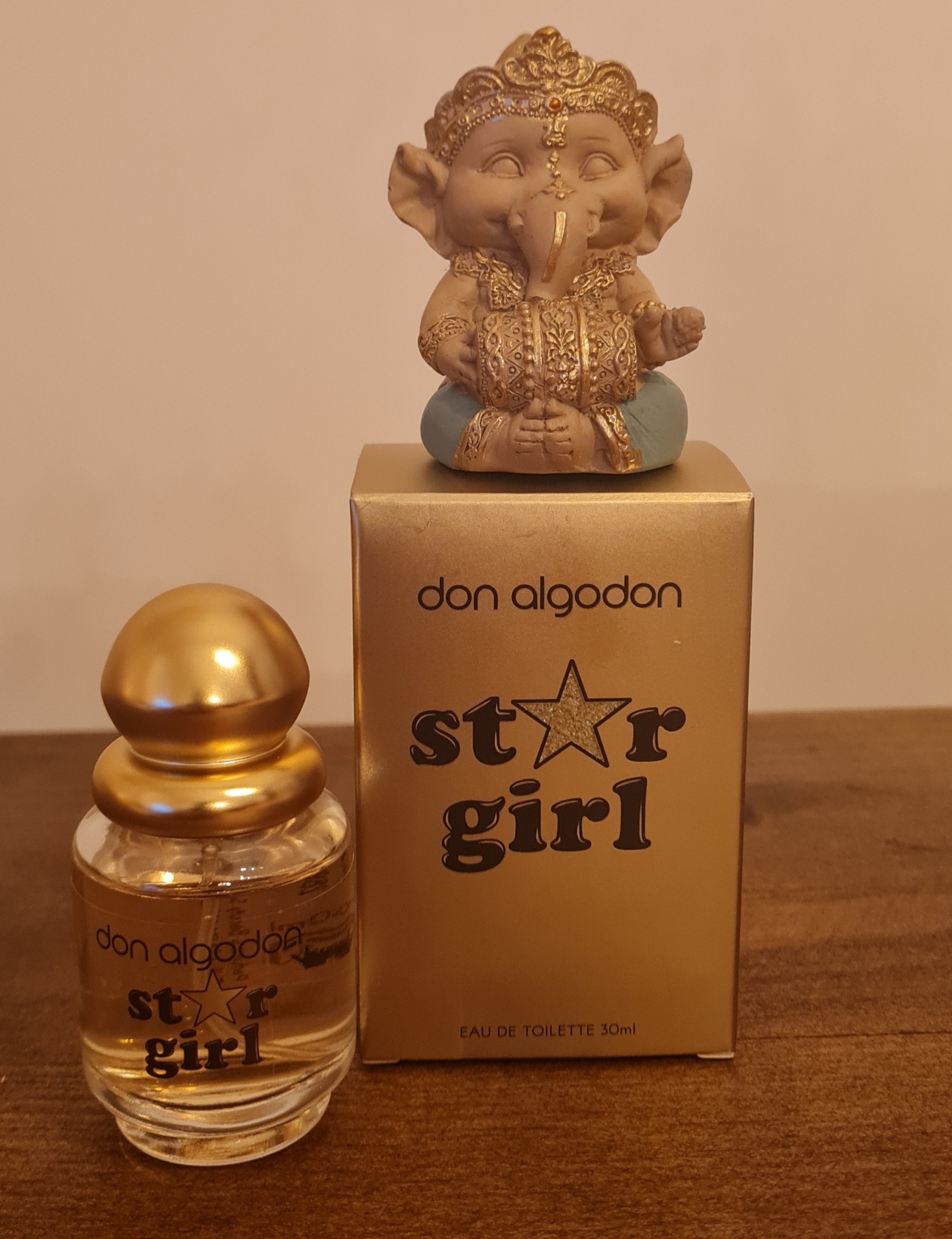 Perfume Don Algodon Star Girl com caixa dourada e estatueta de Ganesha