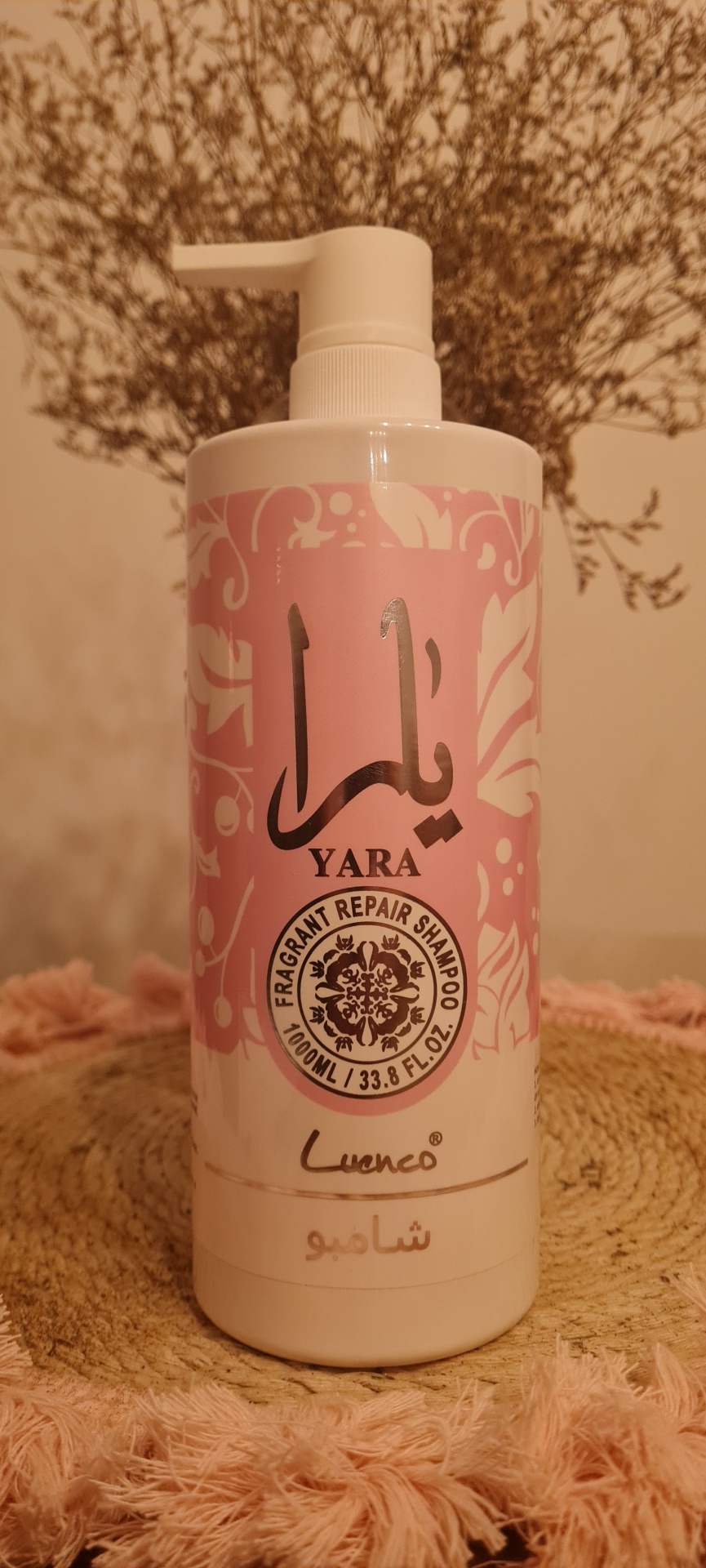 Frasco de champô Yara fragrante repair com doseador e rótulo rosa