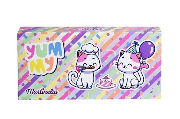 Embalagem colorida com gatos e texto YUMMY Martinelia