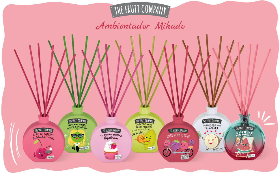 Ambientadores Mikado coloridos da THE FRUIT COMPANY com frascos redondos e desenhos de frutas.