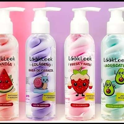 Frascos coloridos de loção corporal LookLook de Sandía, Colágeno Baba de Caracol, Fresa y Nata e Aguacate com dispensers brancos.