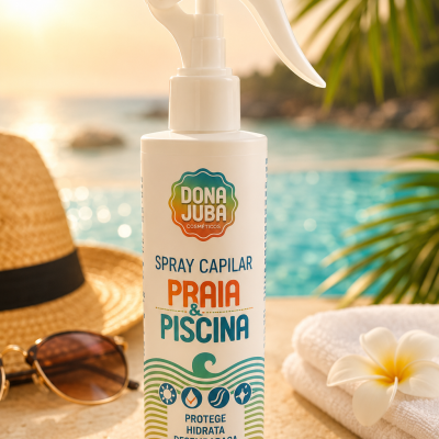 Frasco branco de spray capilar em ambiente de piscina com chapéu, óculos e toalha