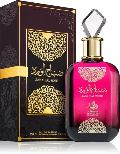 Frasco de perfume vermelho com tampa de cristal e embalagem preta com detalhes dourados