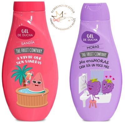 Duas embalagens coloridas de gel de duche com ilustrações divertidas e texto em espanhol.