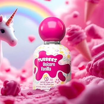 Frasco de perfume Tubbees Unicorn Vanilla com fundo com elementos cor-de-rosa e unicórnio