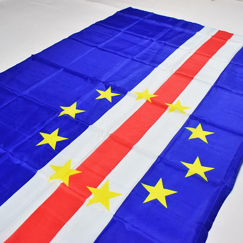 Bandeira azul com faixa branca e vermelha e estrelas amarelas