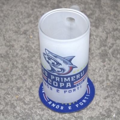 Caneca&#x20;di&#x20;vidro&#x20;&#x2B;&#x20;Base&#x20;&quot;N&#x00F4;s&#x20;Primeru&#x20;Copa&quot;
